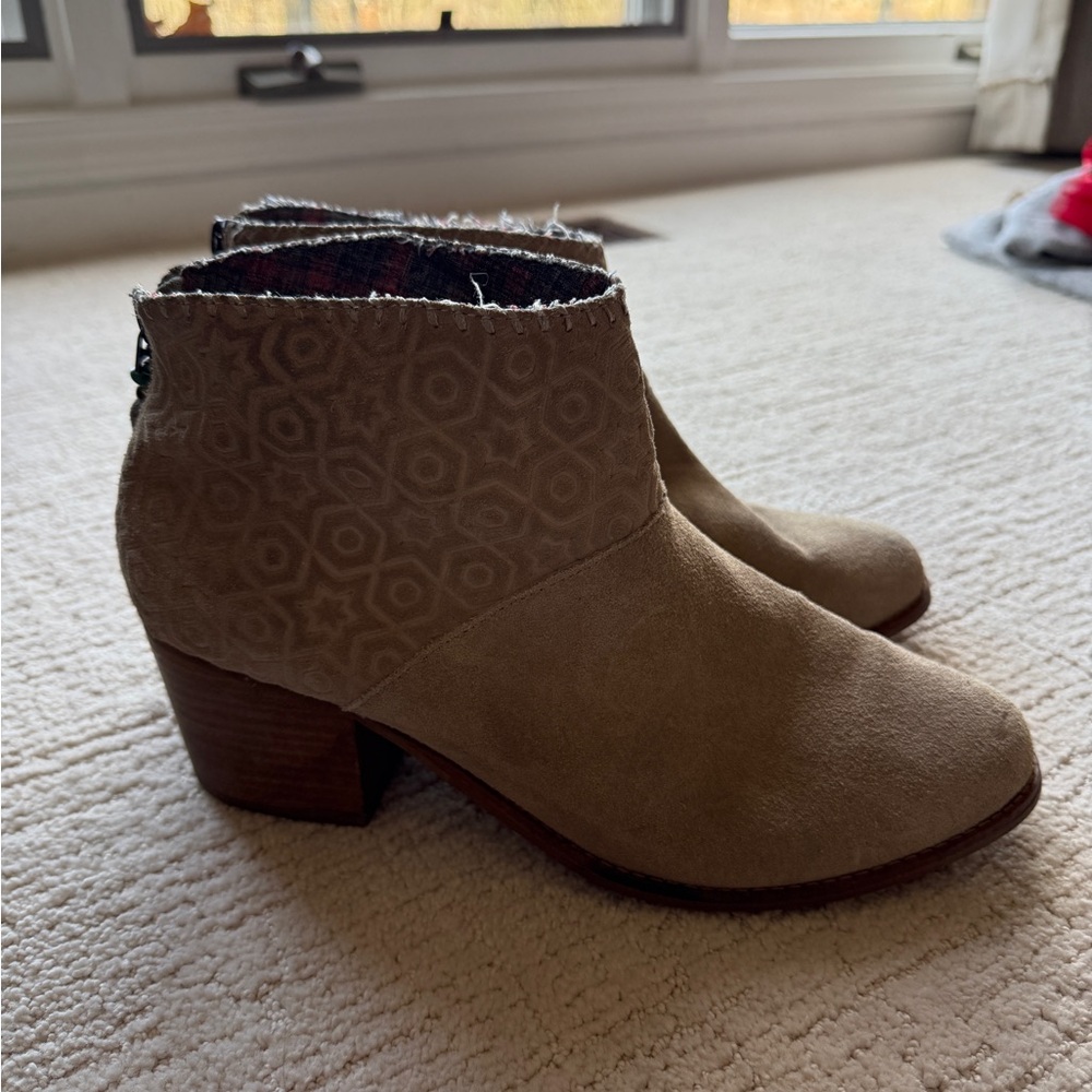 Tom’s Black Leila Ankle Boots- size 12